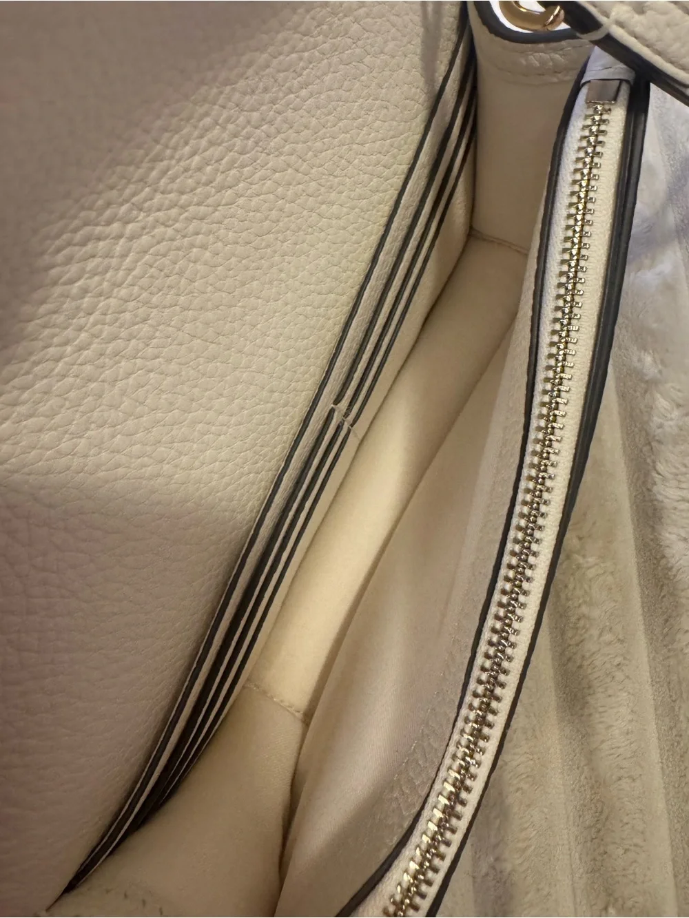 Tory Burch wallet on chain